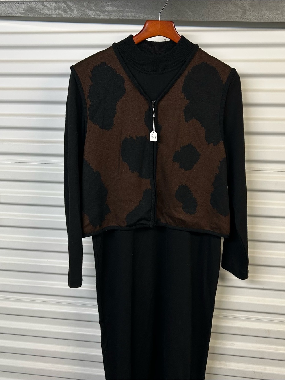 Nina Leonard Black and Brown Patterned Zip-Front Vest